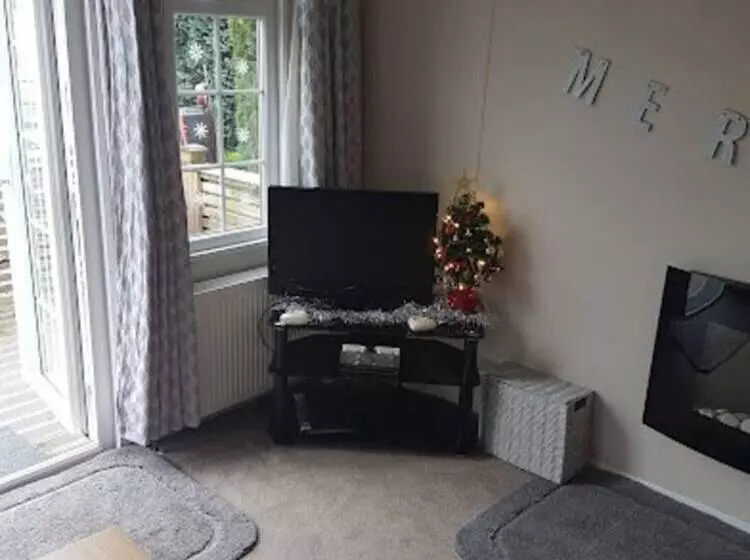 Lovely 2 Bed Chalet At Robinhood Retreat Free Park