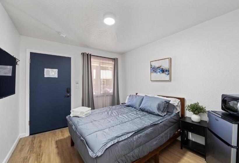 فندق على الطريق Adventure Lodge