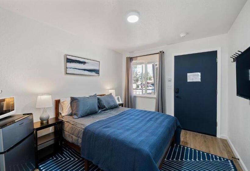 فندق على الطريق Adventure Lodge