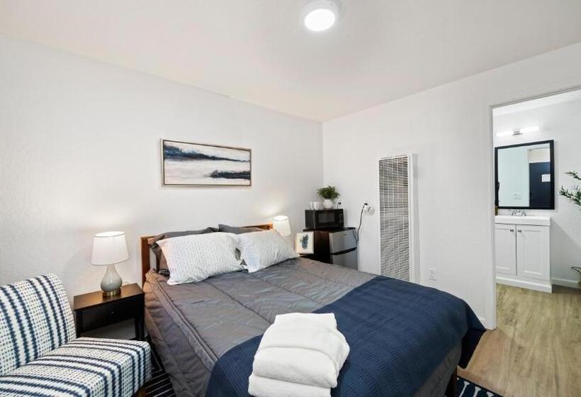 فندق على الطريق Adventure Lodge