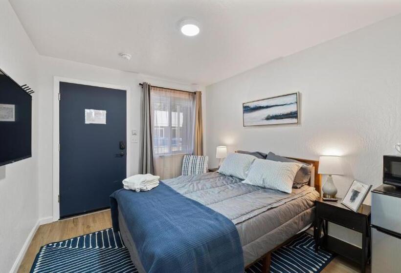 فندق على الطريق Adventure Lodge