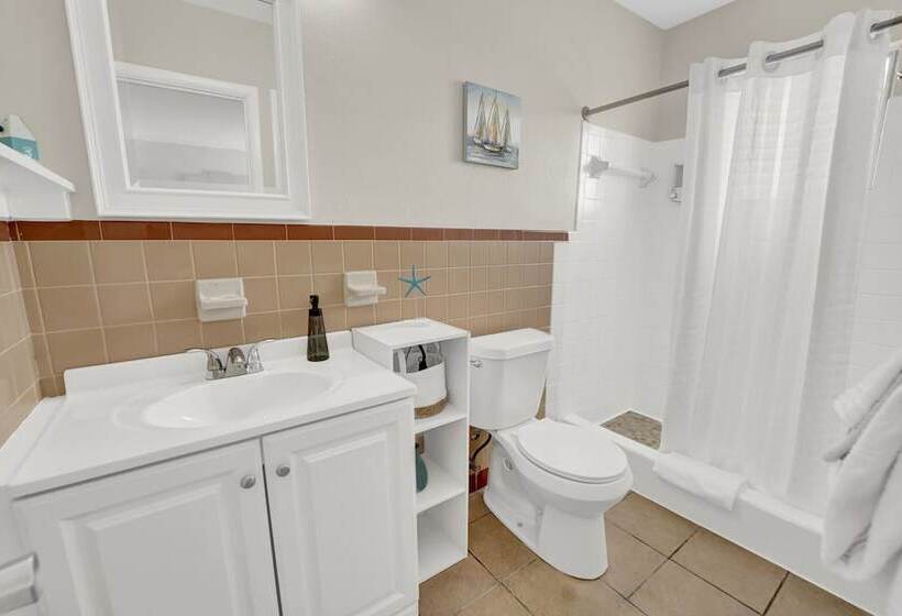 מוטל Sea Foam Suites