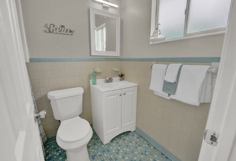 מוטל Sea Foam Suites