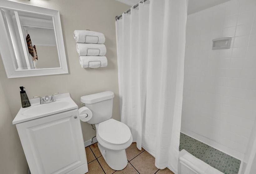 מוטל Sea Foam Suites