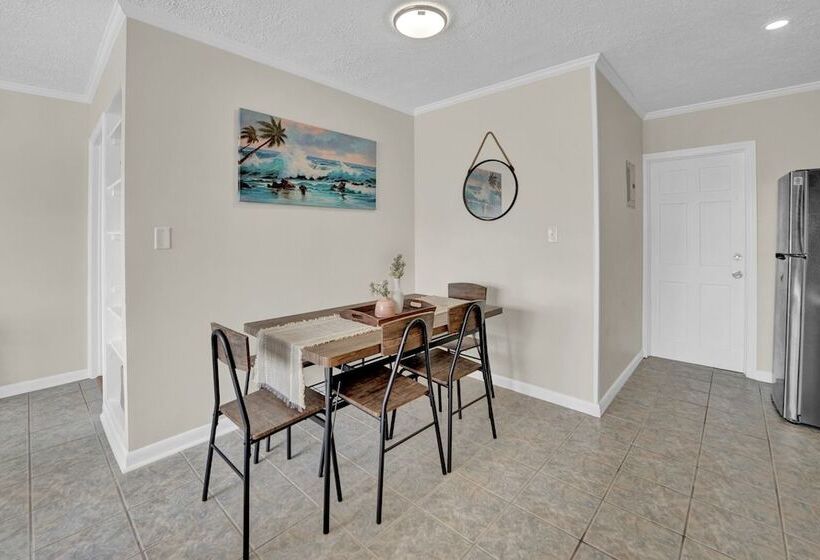 מוטל Sea Foam Suites