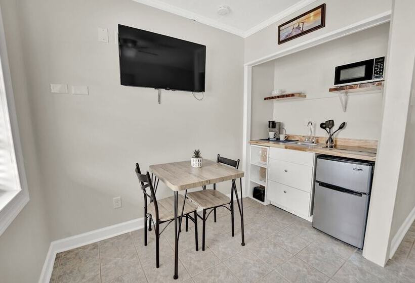 מוטל Sea Foam Suites