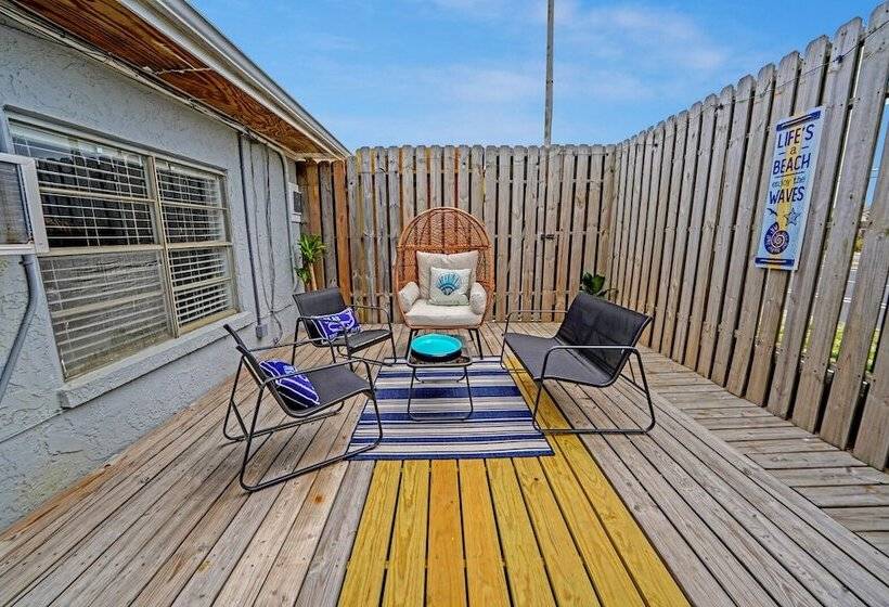 מוטל Sea Foam Suites