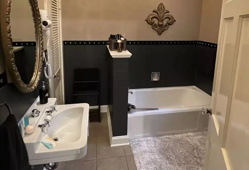 Majatalo Opus House Historic Natchitoches