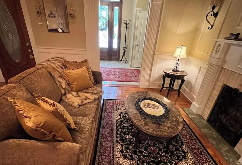 Majatalo Opus House Historic Natchitoches