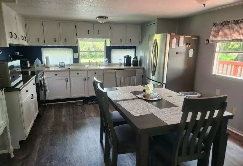 Quiet & Cozy Cottonwood Cottage In Scotia