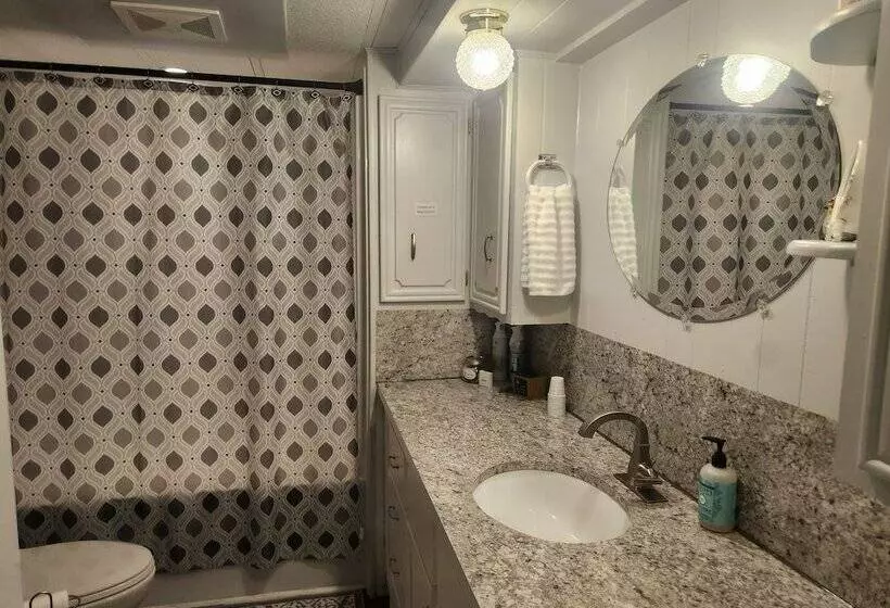 Quiet & Cozy Cottonwood Cottage In Scotia