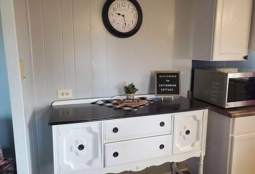 Quiet & Cozy Cottonwood Cottage In Scotia