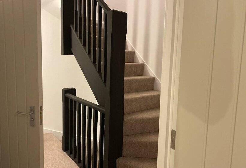 إقامة Beautiful 4 Bed House In Lincoln  Close To Centre