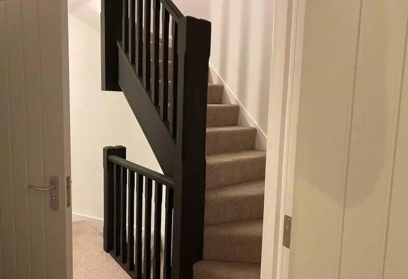 Residenssi Beautiful 4 Bed House In Lincoln  Close To Centre