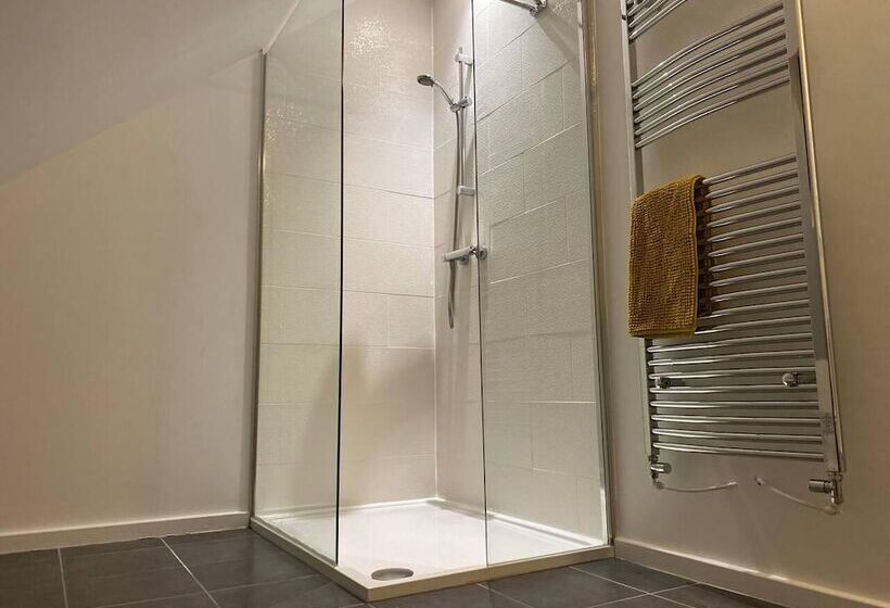 إقامة Beautiful 4 Bed House In Lincoln  Close To Centre