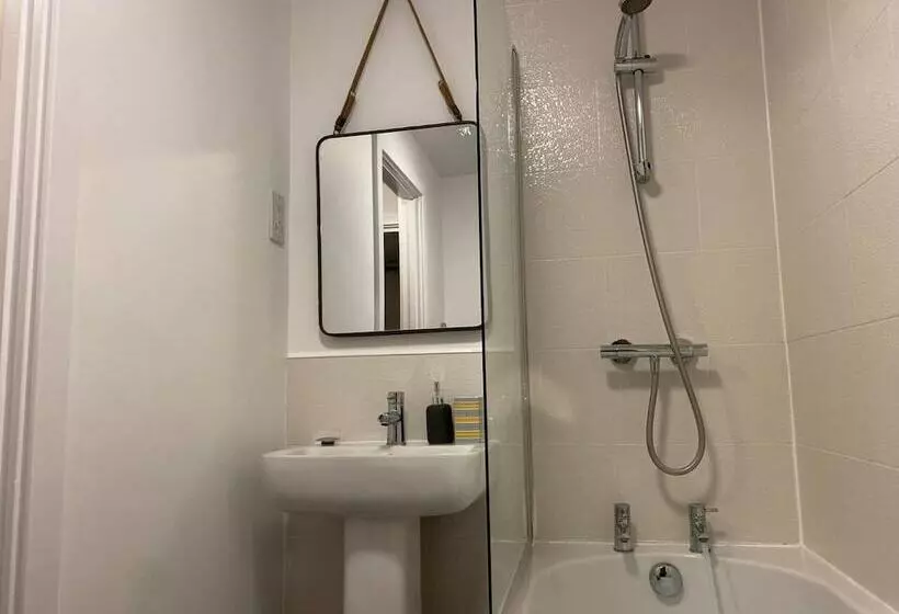 Residenssi Beautiful 4 Bed House In Lincoln  Close To Centre