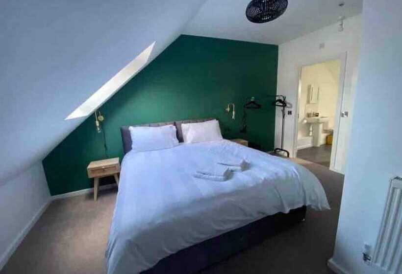 إقامة Beautiful 4 Bed House In Lincoln  Close To Centre