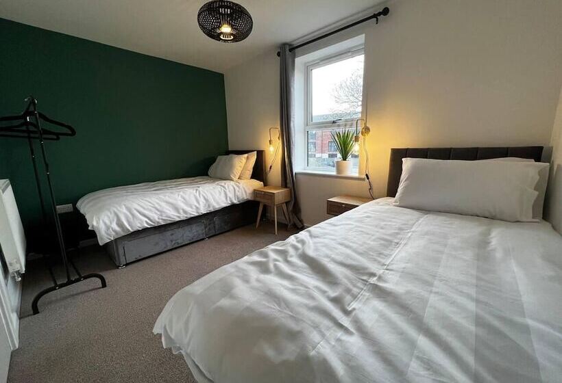 إقامة Beautiful 4 Bed House In Lincoln  Close To Centre