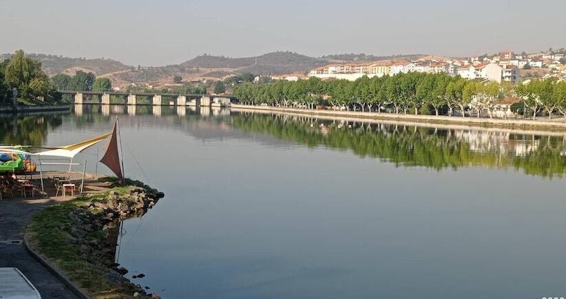 إقامة Stunning House In Mirandela Ideal For 10 People