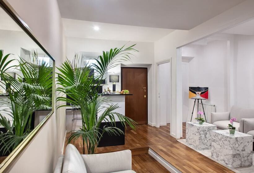 هتل Fellini Design Suites