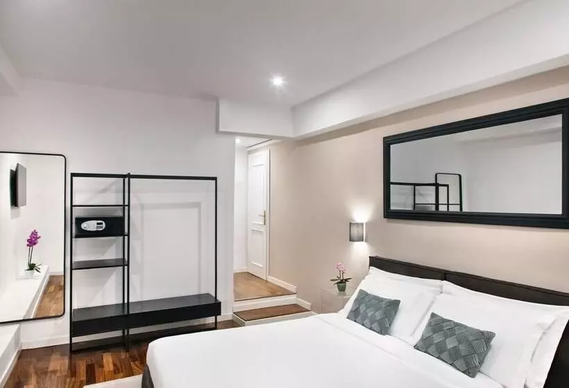 هتل Fellini Design Suites