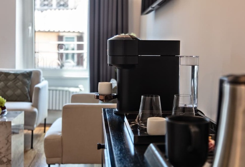 هتل Fellini Design Suites