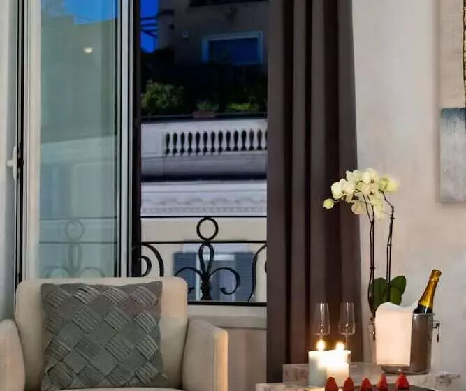 هتل Fellini Design Suites
