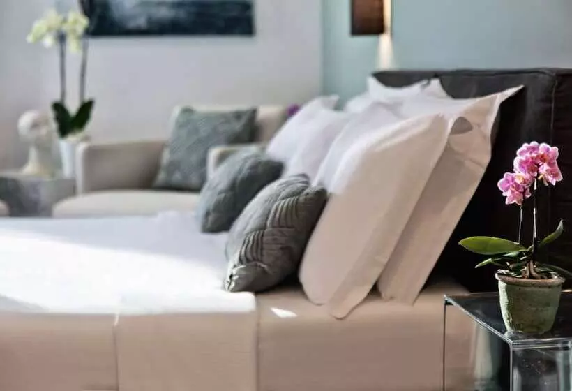 هتل Fellini Design Suites