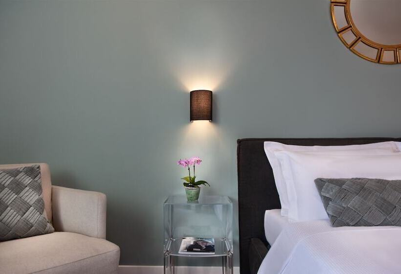 هتل Fellini Design Suites