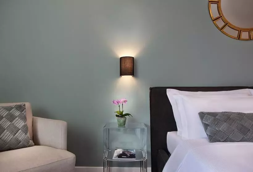 هتل Fellini Design Suites