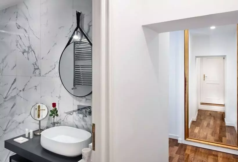 هتل Fellini Design Suites