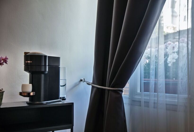 هتل Fellini Design Suites