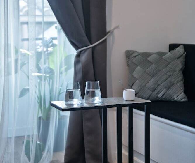 هتل Fellini Design Suites