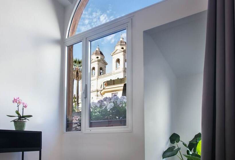 هتل Fellini Design Suites