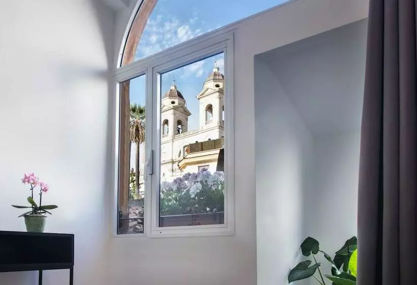 هتل Fellini Design Suites