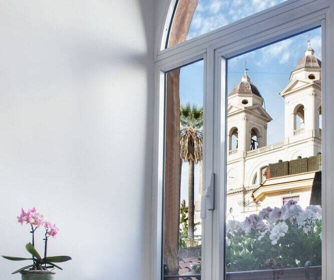 هتل Fellini Design Suites