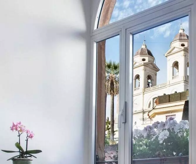 هتل Fellini Design Suites