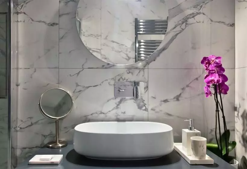 هتل Fellini Design Suites