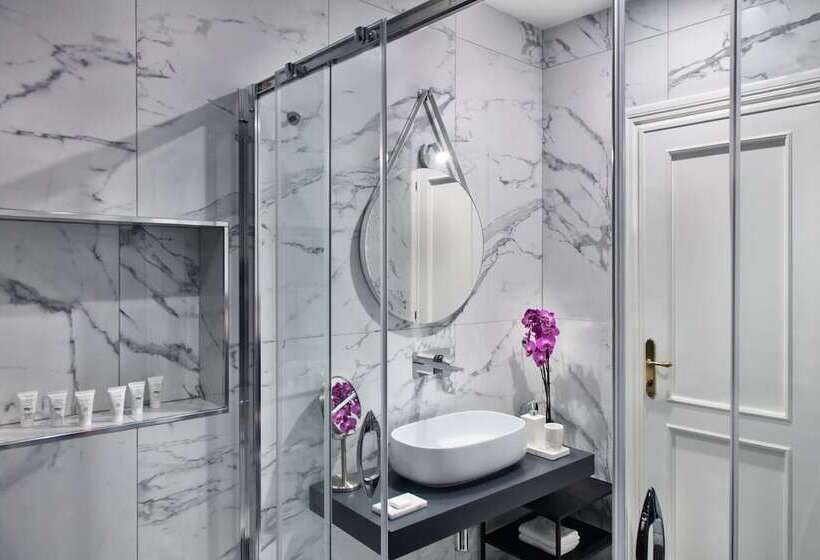 هتل Fellini Design Suites