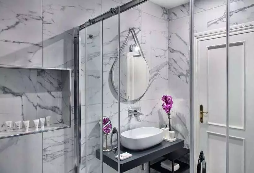 هتل Fellini Design Suites