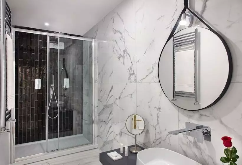 هتل Fellini Design Suites