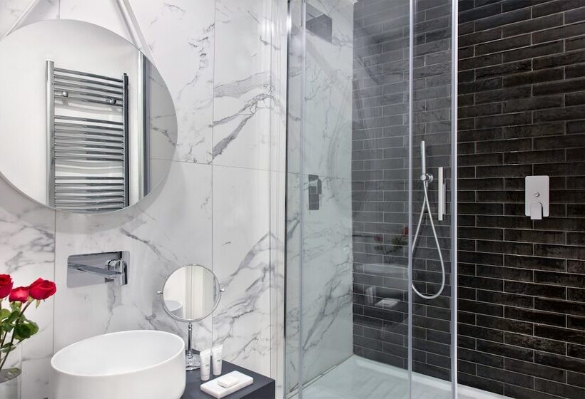 هتل Fellini Design Suites