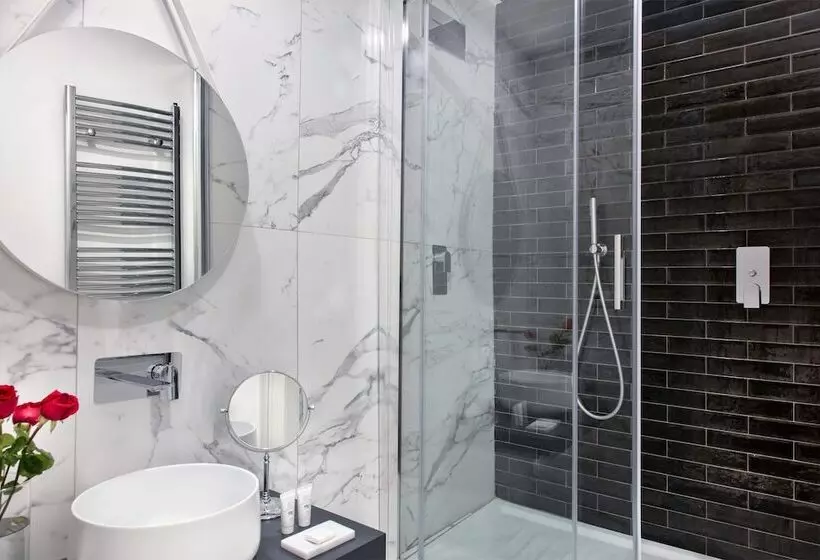 هتل Fellini Design Suites