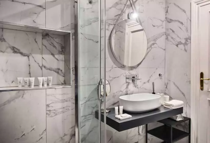 هتل Fellini Design Suites