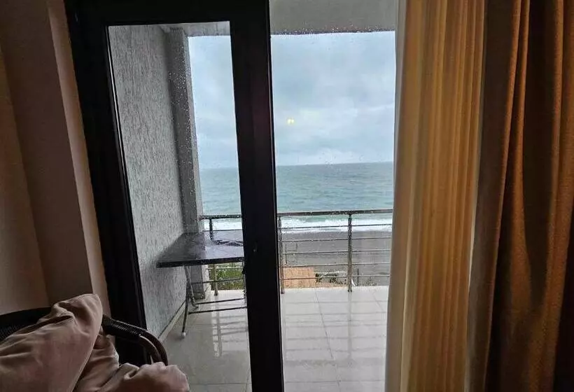 هتل Iveria Beach