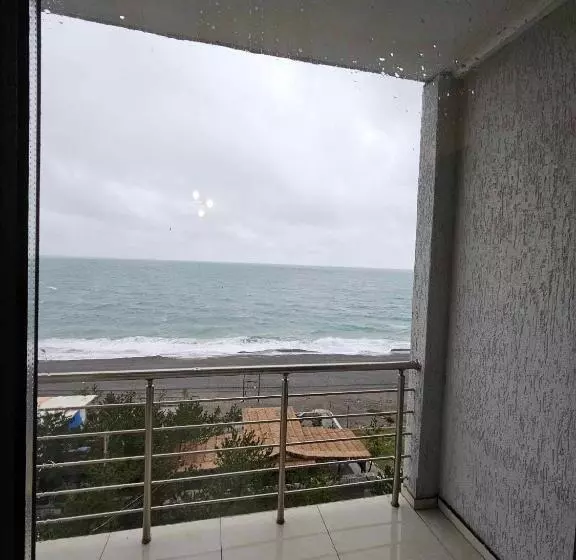 هتل Iveria Beach