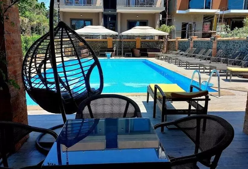 هتل Iveria Beach