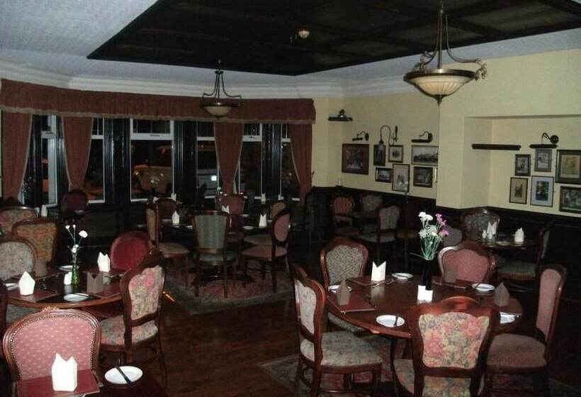 Отель The Clarkes