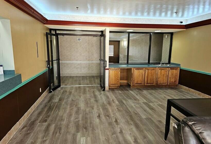 모텔 Budget Inn By OYO Barnesville Hwy 41