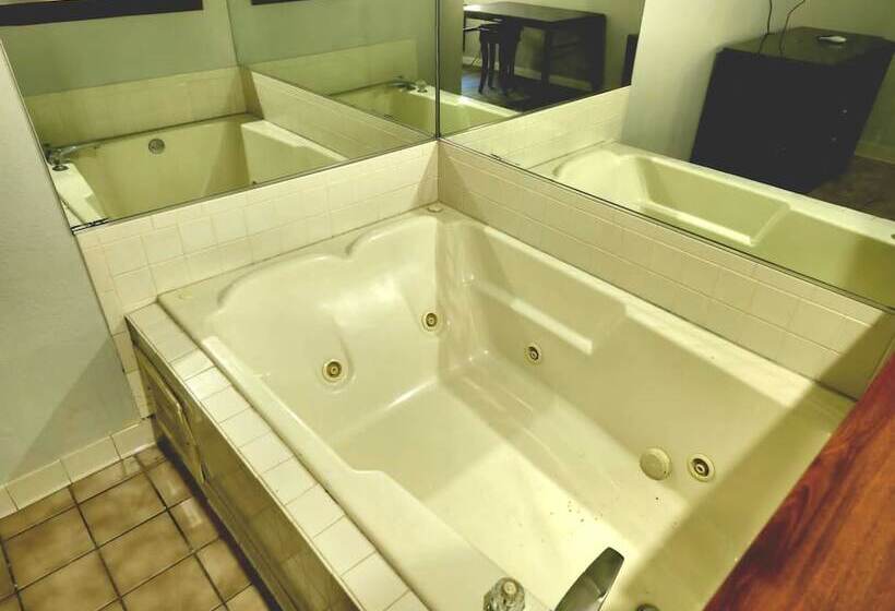 모텔 Budget Inn By OYO Barnesville Hwy 41